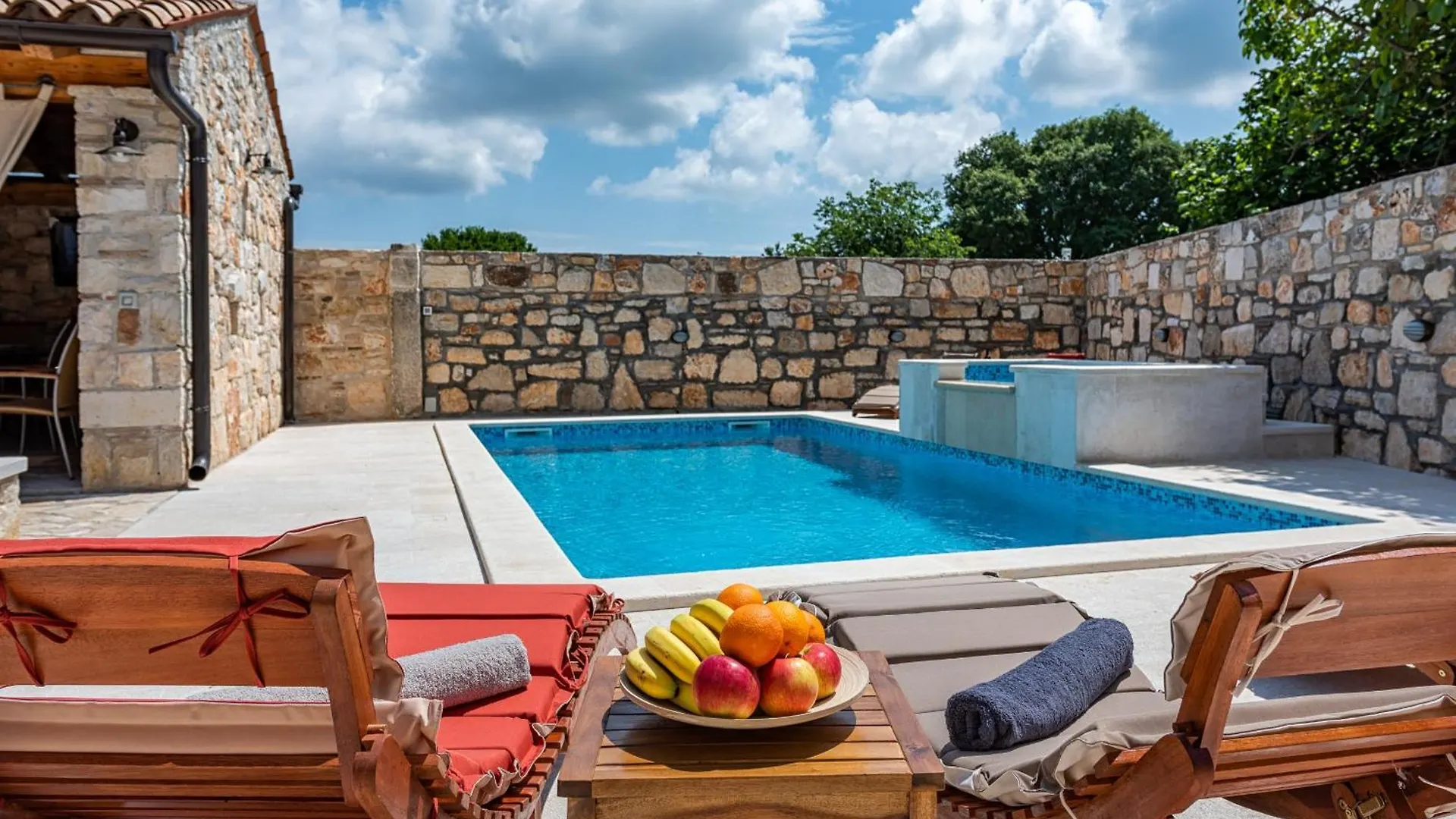 Villa Casa Di Roccia For 8 People In Central Istria - Pet Friendly With Heated Pool & Jacuzzi Marčana