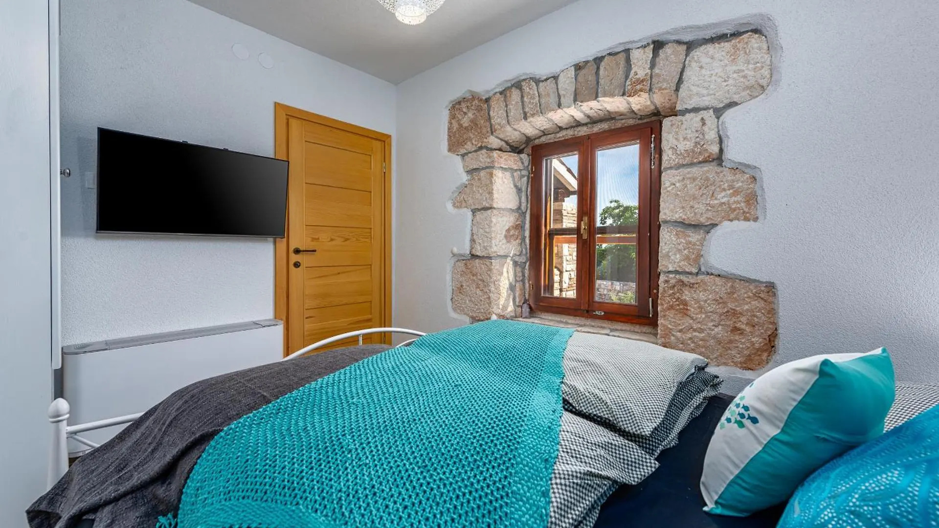 Villa Casa Di Roccia For 8 People In Central Istria - Pet Friendly With Heated Pool & Jacuzzi Marčana