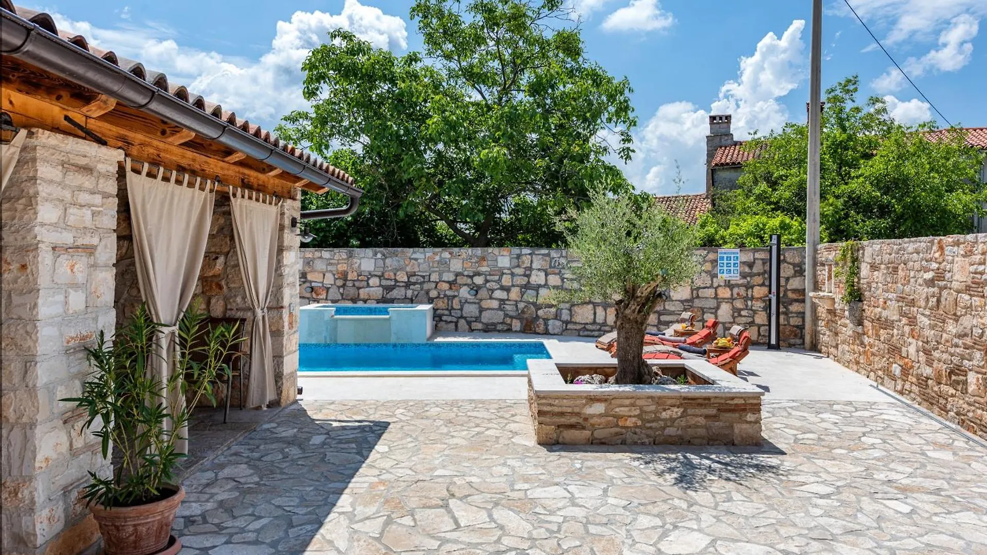 Villa Casa Di Roccia For 8 People In Central Istria - Pet Friendly With Heated Pool & Jacuzzi Marčana