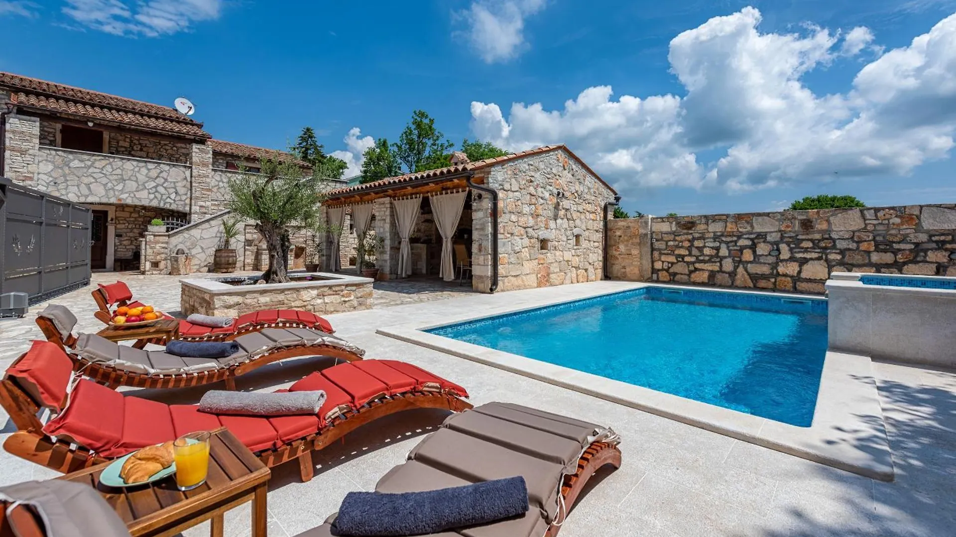 Villa Casa Di Roccia For 8 People In Central Istria - Pet Friendly With Heated Pool & Jacuzzi Marčana كرواتيا