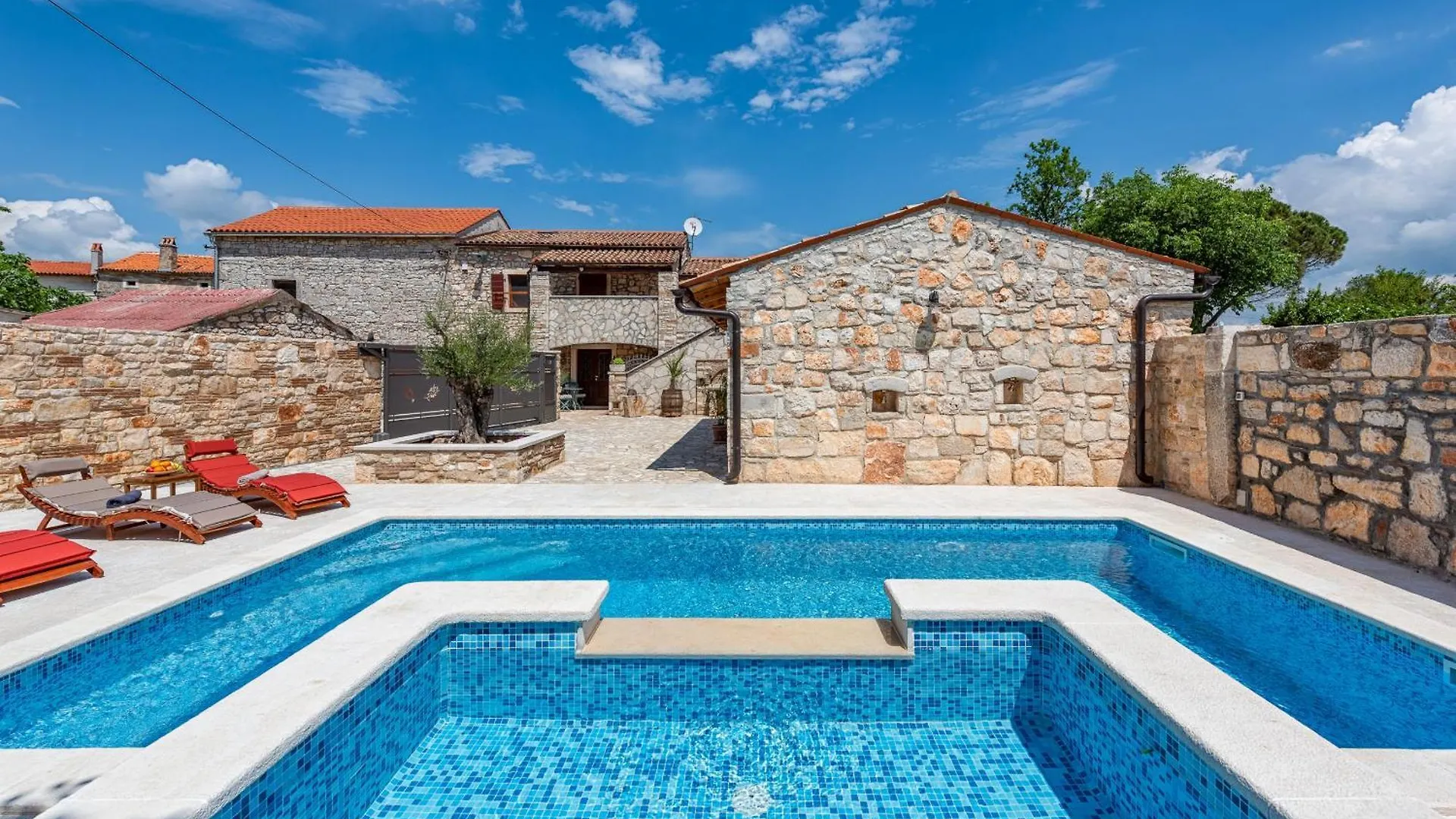 Villa Casa Di Roccia For 8 People In Central Istria - Pet Friendly With Heated Pool & Jacuzzi Marčana