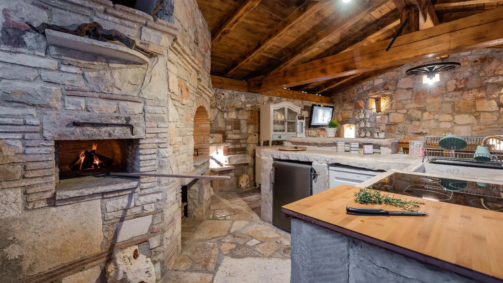 Villa Casa Di Roccia For 8 People In Central Istria - Pet Friendly With Heated Pool & Jacuzzi Marčana 0*,