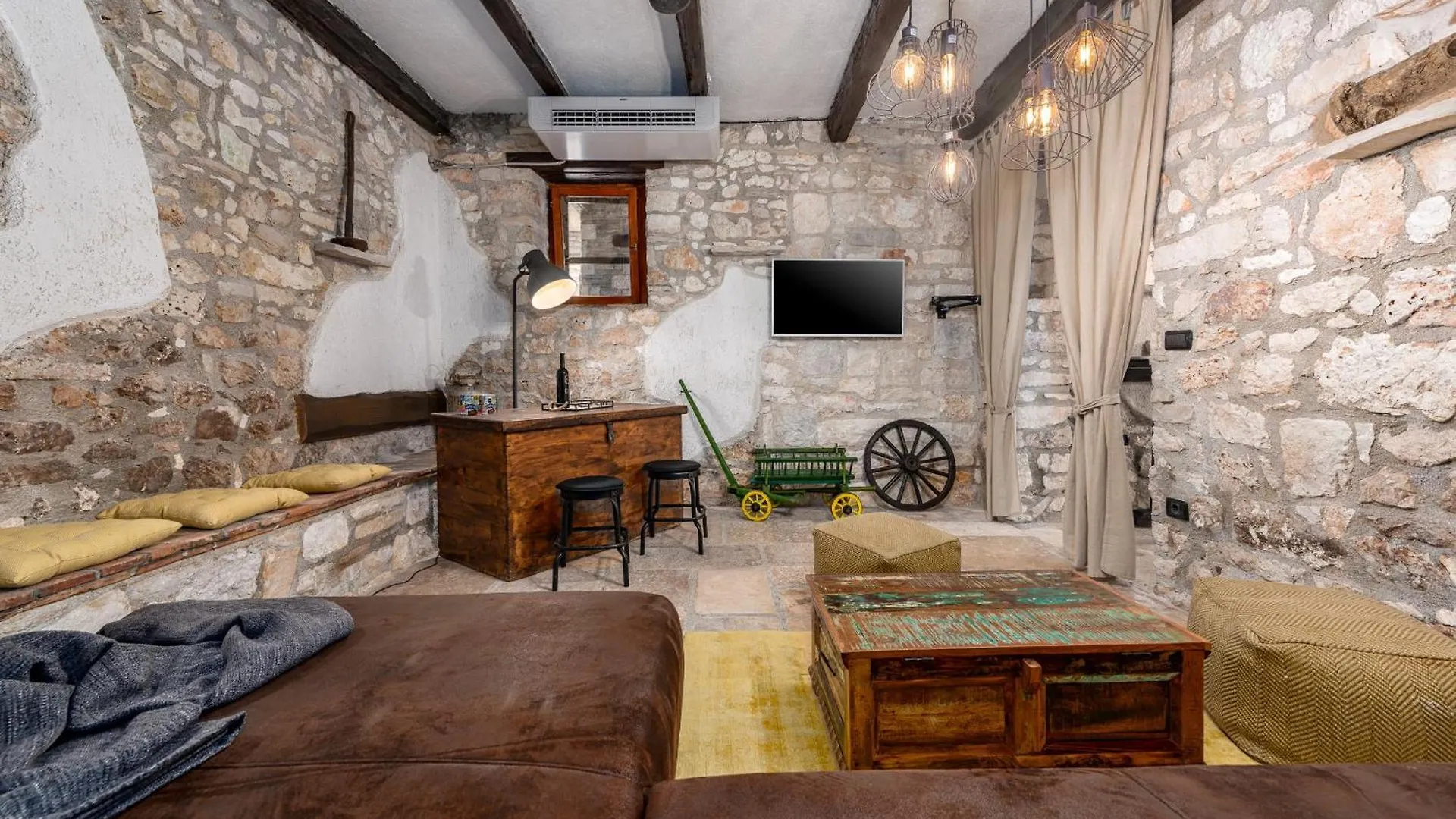 Villa Casa Di Roccia For 8 People In Central Istria - Pet Friendly With Heated Pool & Jacuzzi Marčana