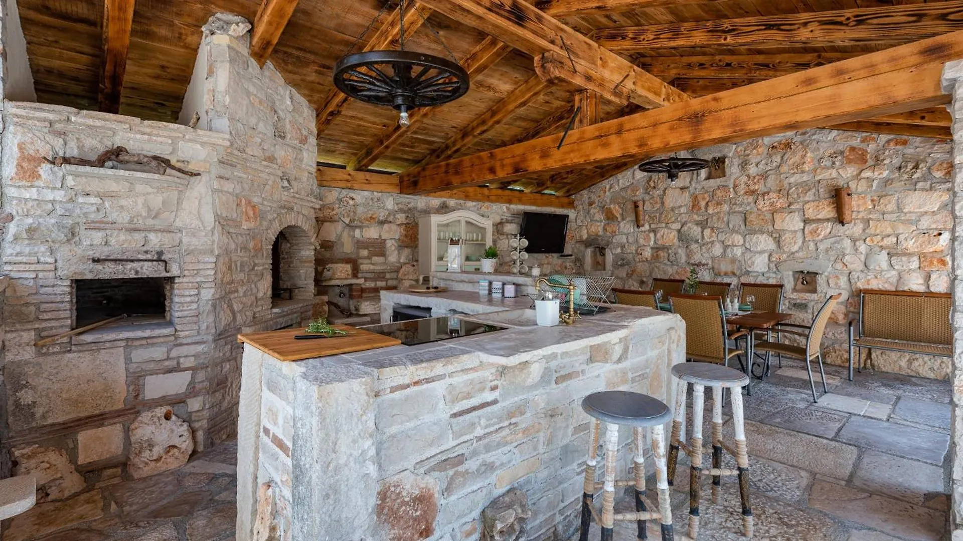 Villa Casa Di Roccia For 8 People In Central Istria - Pet Friendly With Heated Pool & Jacuzzi Marčana
