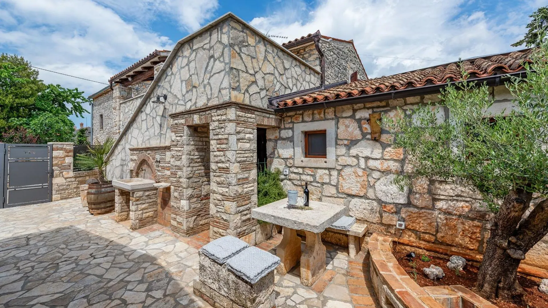Villa Casa Di Roccia For 8 People In Central Istria - Pet Friendly With Heated Pool & Jacuzzi Marčana كرواتيا