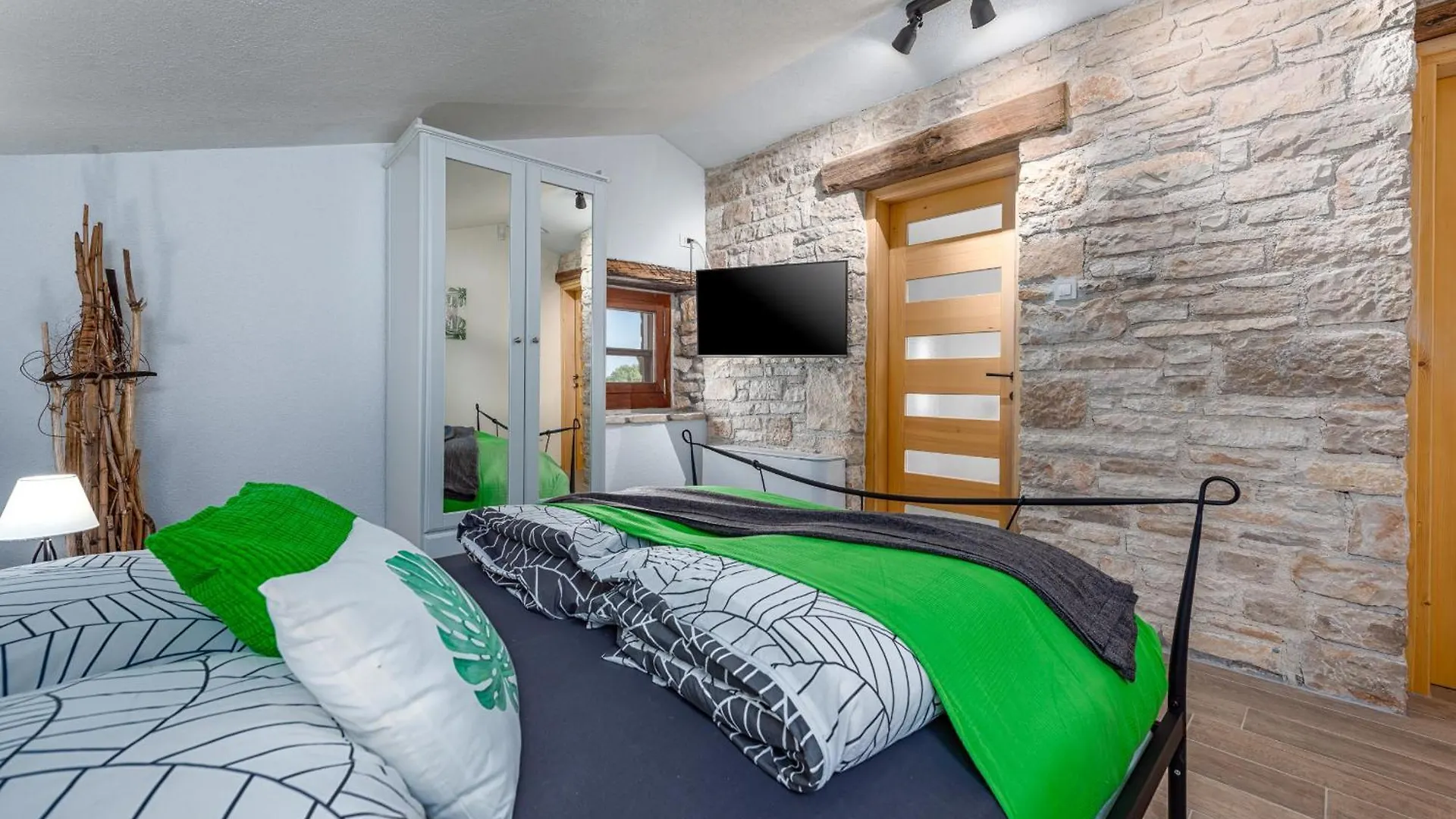 Villa Casa Di Roccia For 8 People In Central Istria - Pet Friendly With Heated Pool & Jacuzzi Marčana