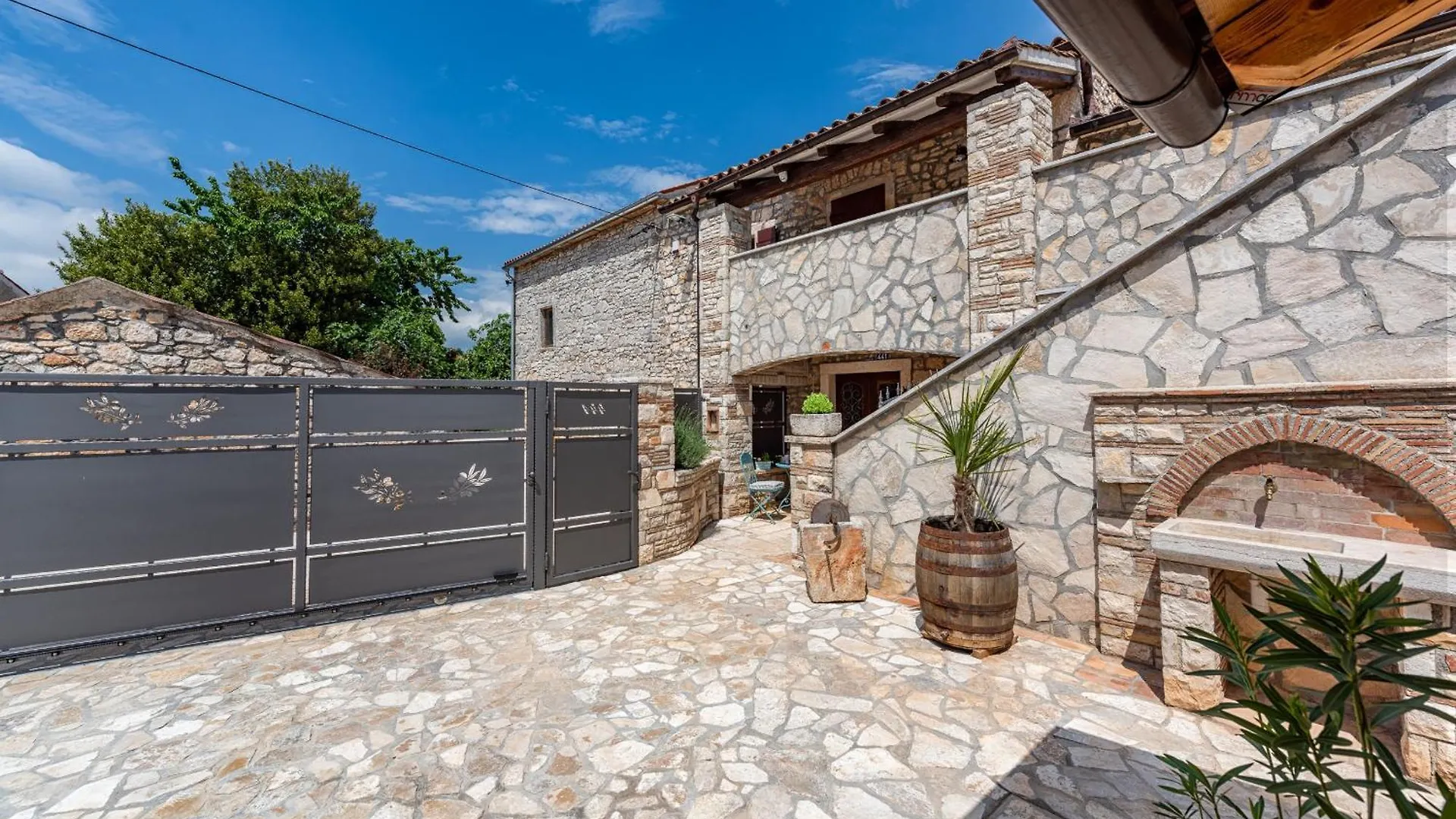 Villa Casa Di Roccia For 8 People In Central Istria - Pet Friendly With Heated Pool & Jacuzzi Marčana 0*,