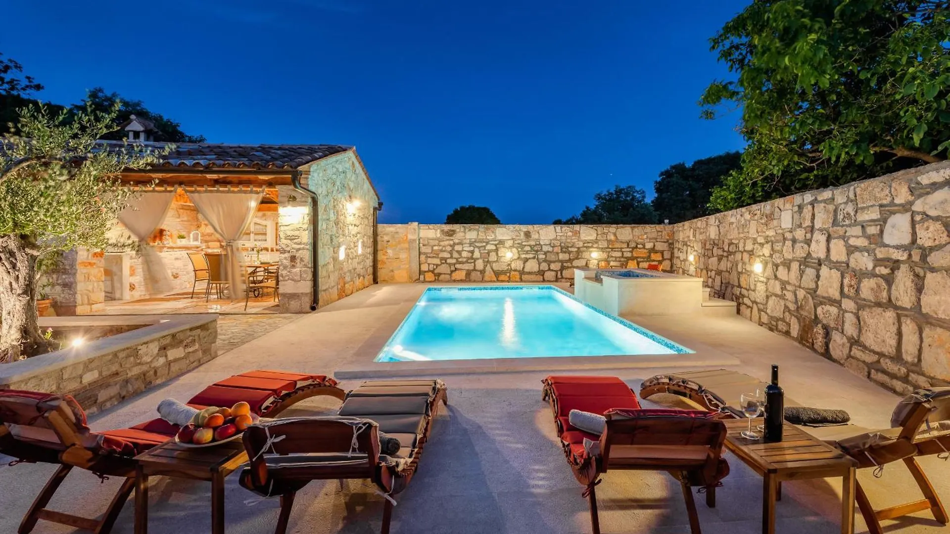 Villa Casa Di Roccia For 8 People In Central Istria - Pet Friendly With Heated Pool & Jacuzzi Marčana