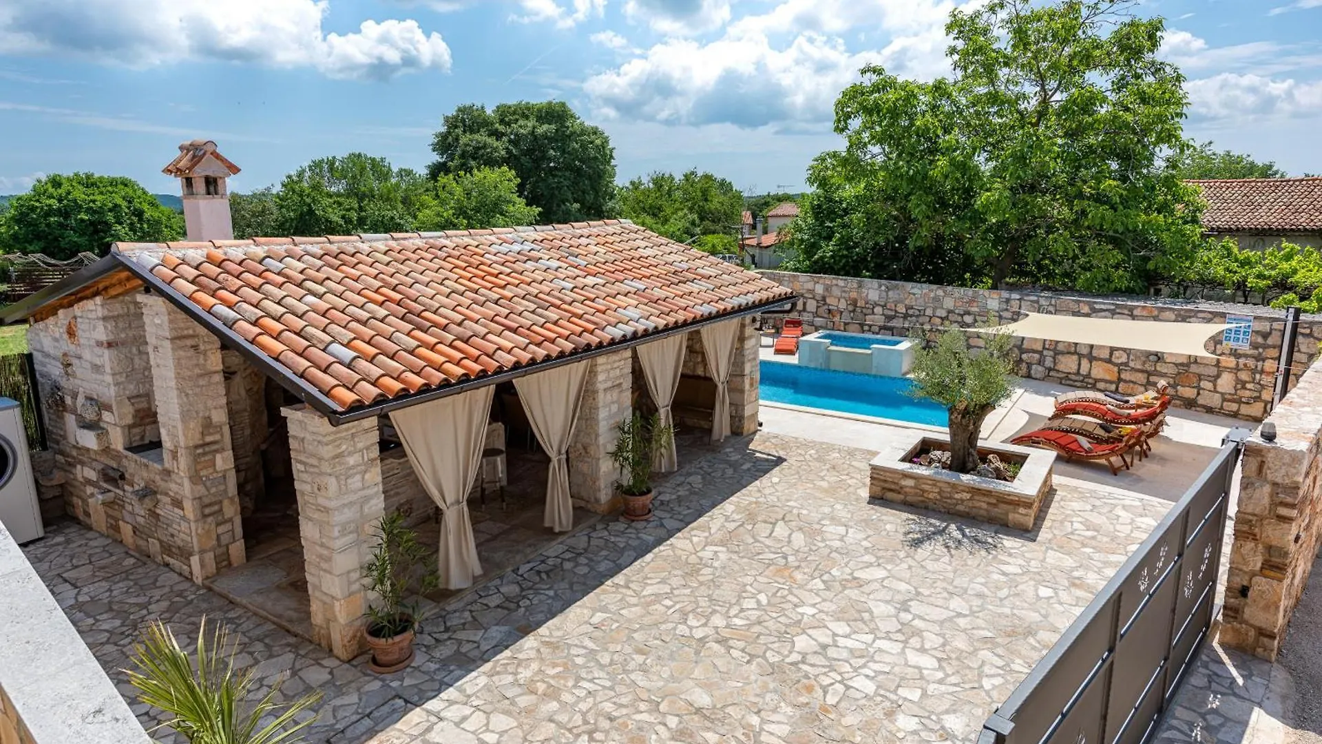 Villa Casa Di Roccia For 8 People In Central Istria - Pet Friendly With Heated Pool & Jacuzzi Marčana