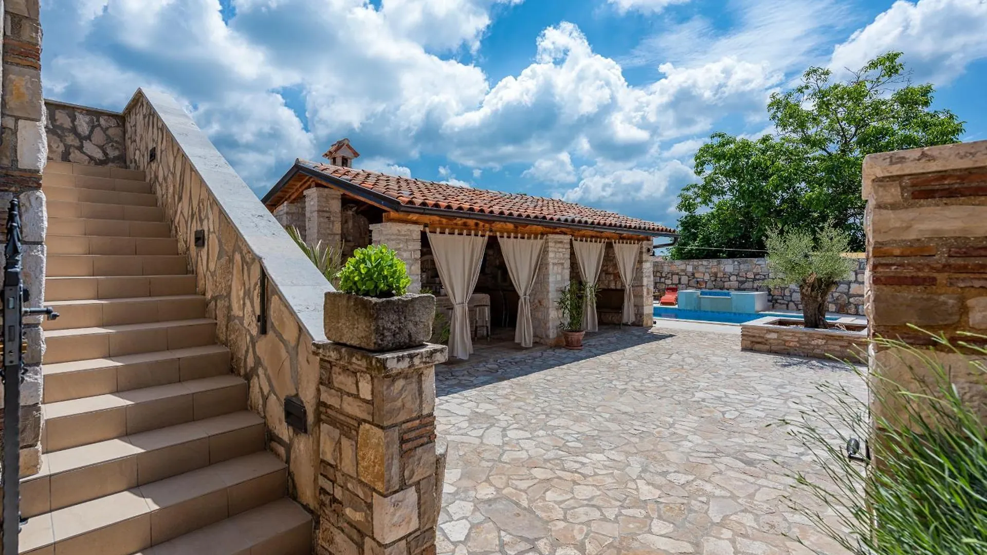 Villa Casa Di Roccia For 8 People In Central Istria - Pet Friendly With Heated Pool & Jacuzzi Marčana Kroatien