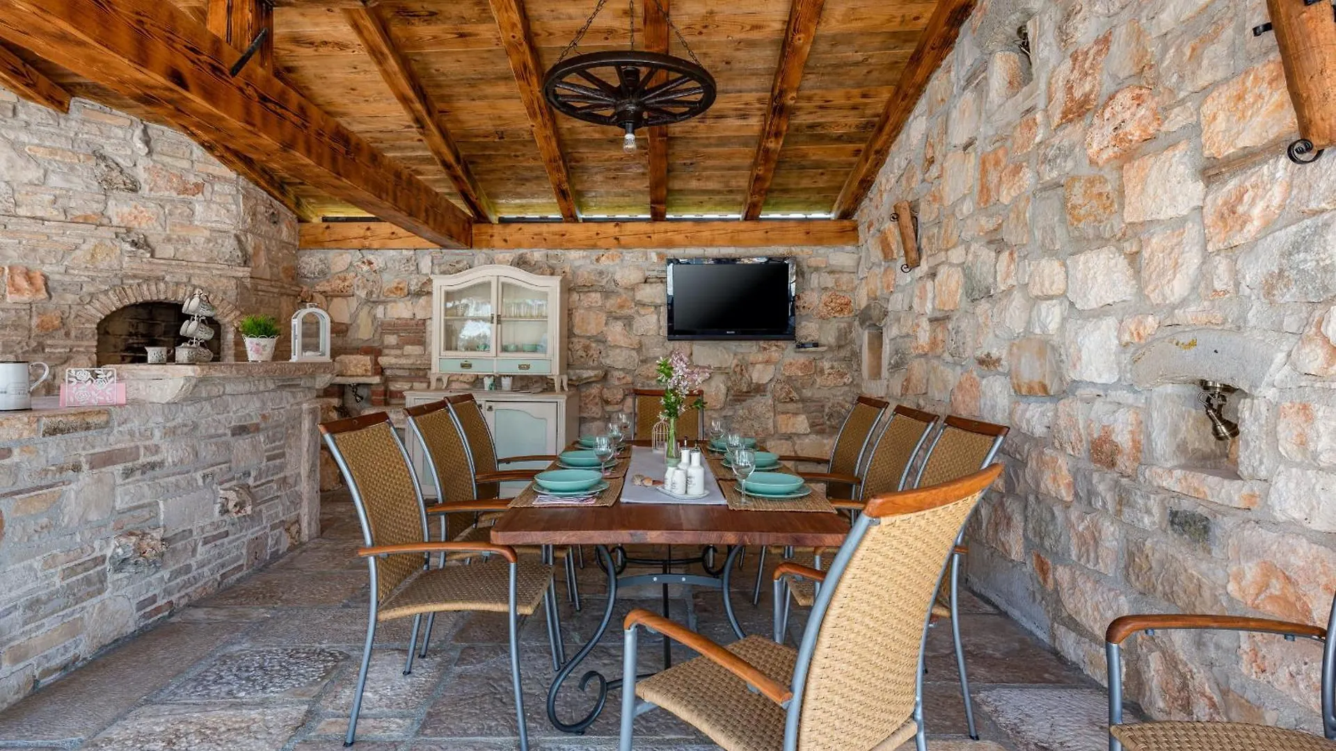Villa Casa Di Roccia For 8 People In Central Istria - Pet Friendly With Heated Pool & Jacuzzi Marčana