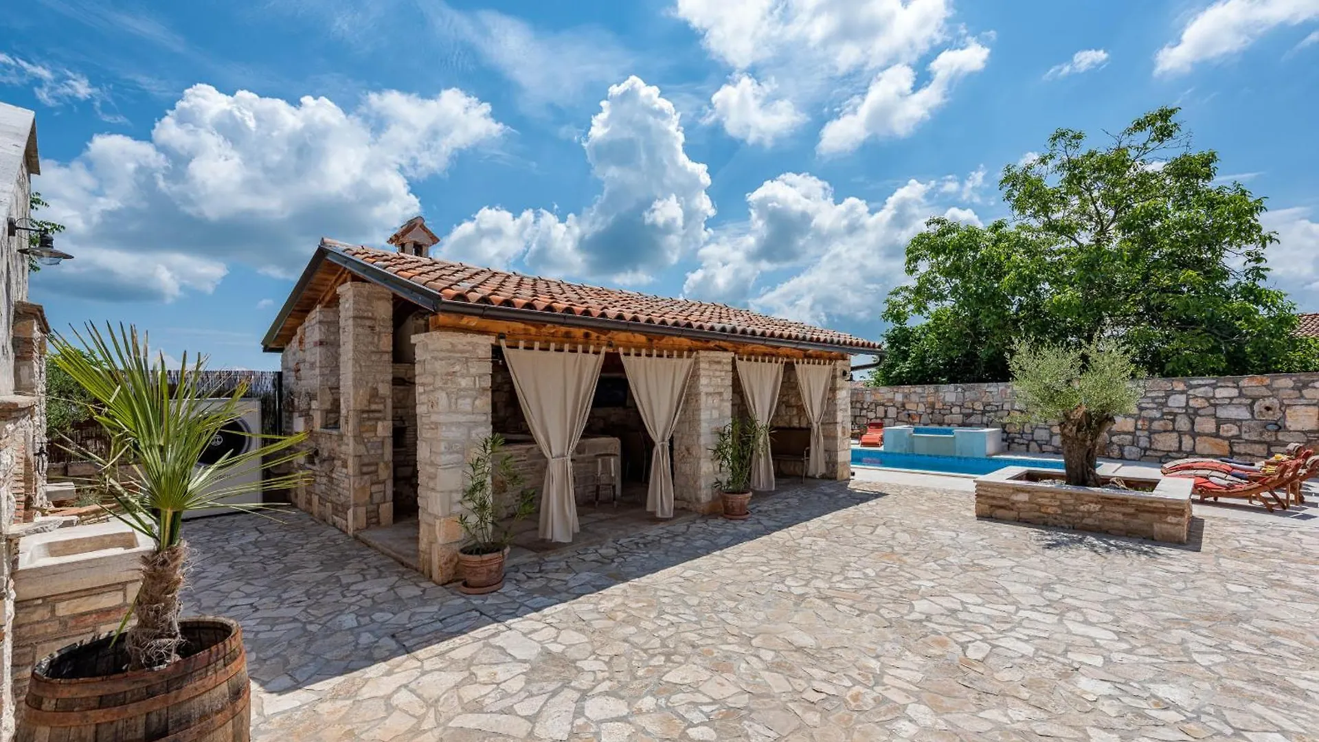 Villa Casa Di Roccia For 8 People In Central Istria - Pet Friendly With Heated Pool & Jacuzzi Marčana 0*,